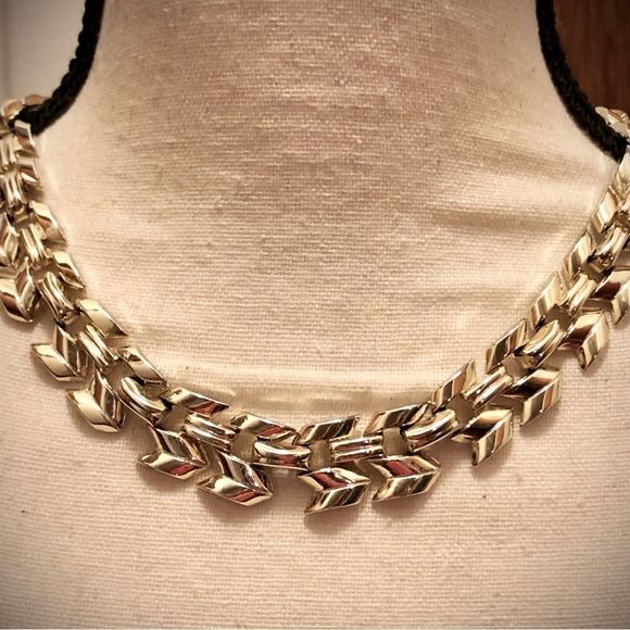 Vintage gold tone 17 1/2” necklace - Picture 2 of 8